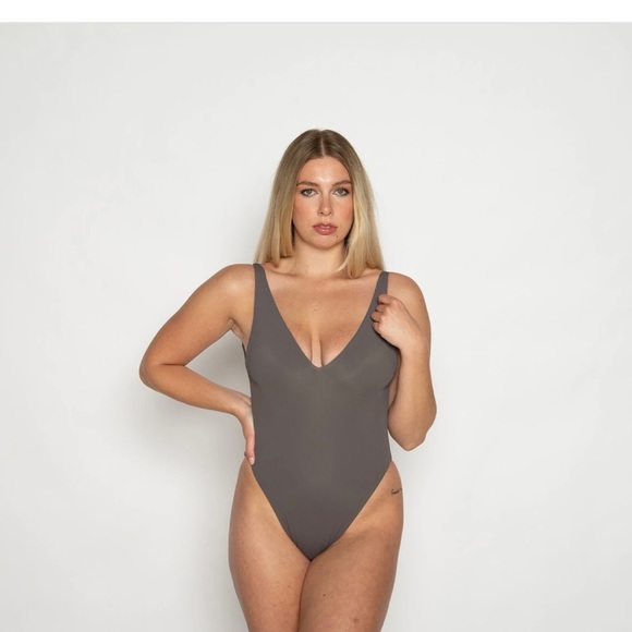 DeNude 1 pc HYOGO suit - size XS - Picture 4 of 5